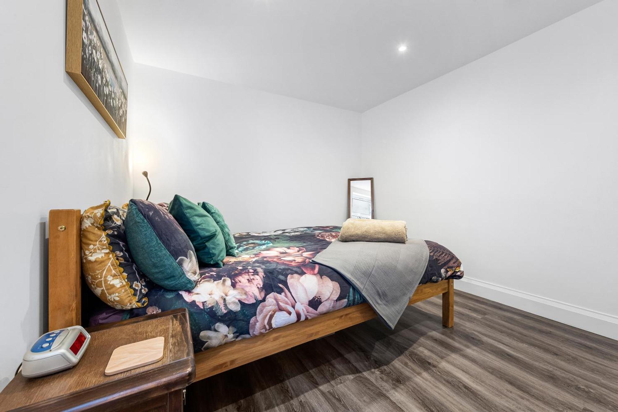 Modern Basement Stoke Newington London, Close To Transport Apartment
