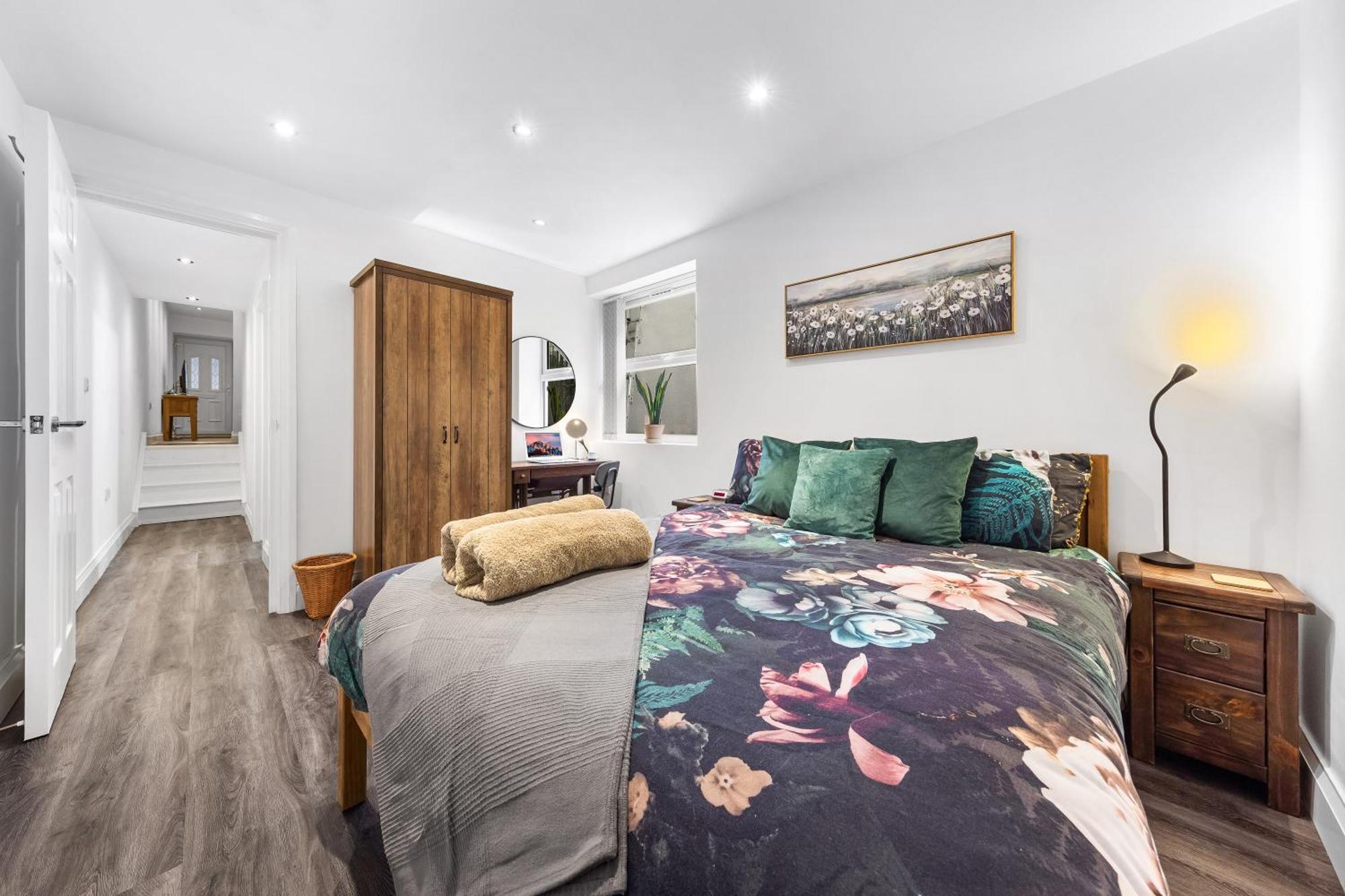 Modern Basement Stoke Newington London, Close To Transport *