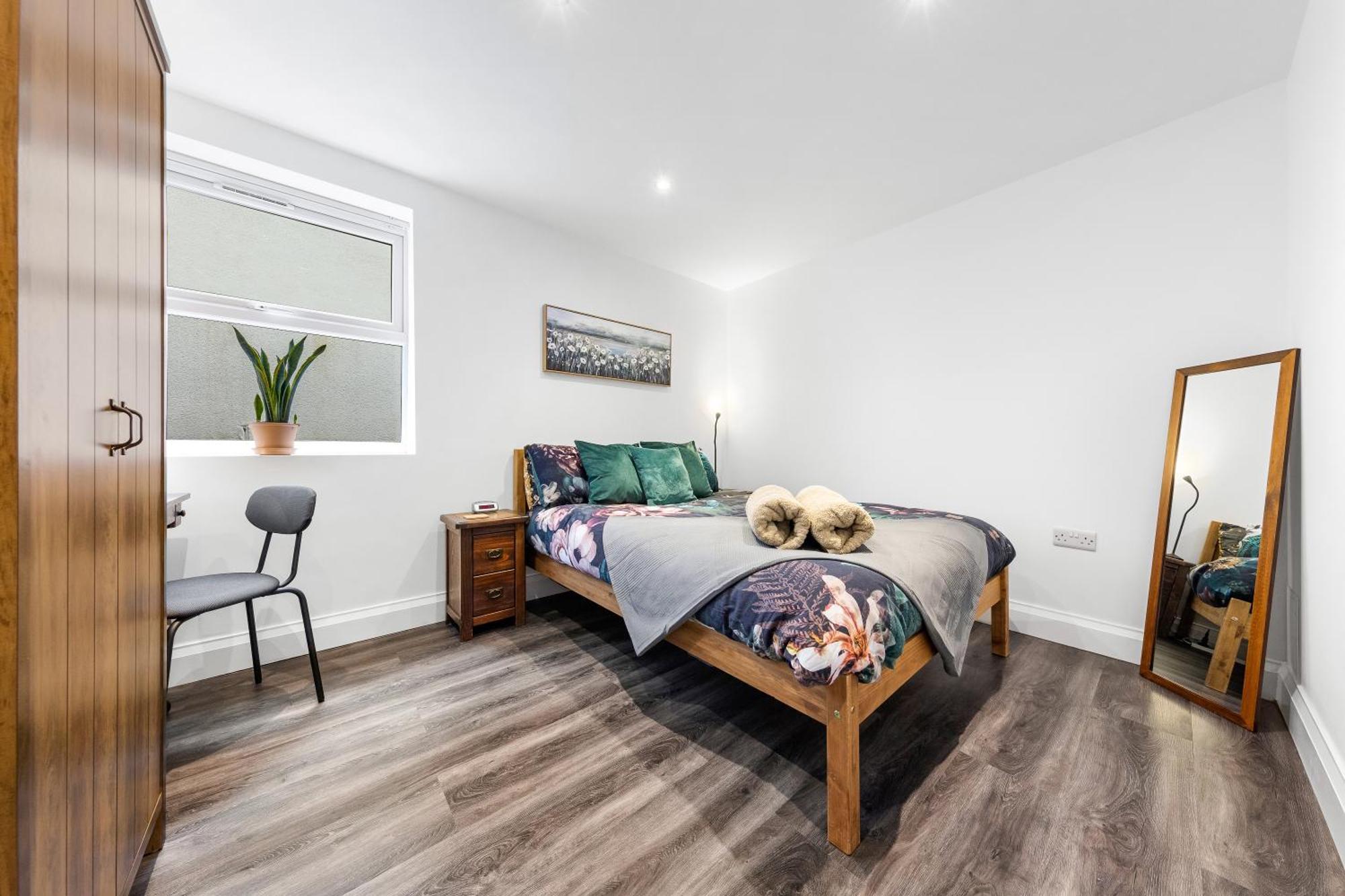 Modern Basement Stoke Newington London, Close To Transport