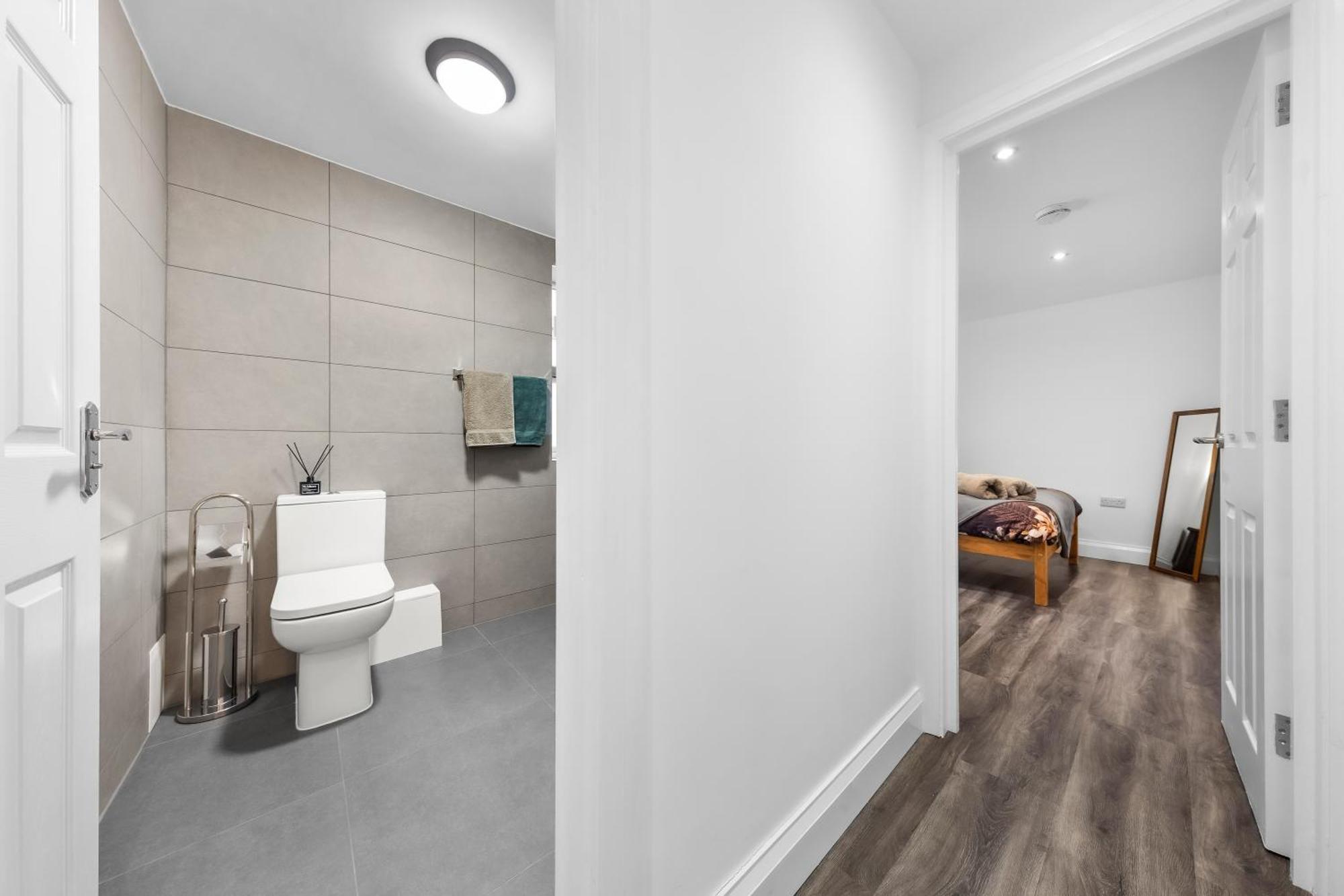 Modern Basement Stoke Newington London, Close To Transport London