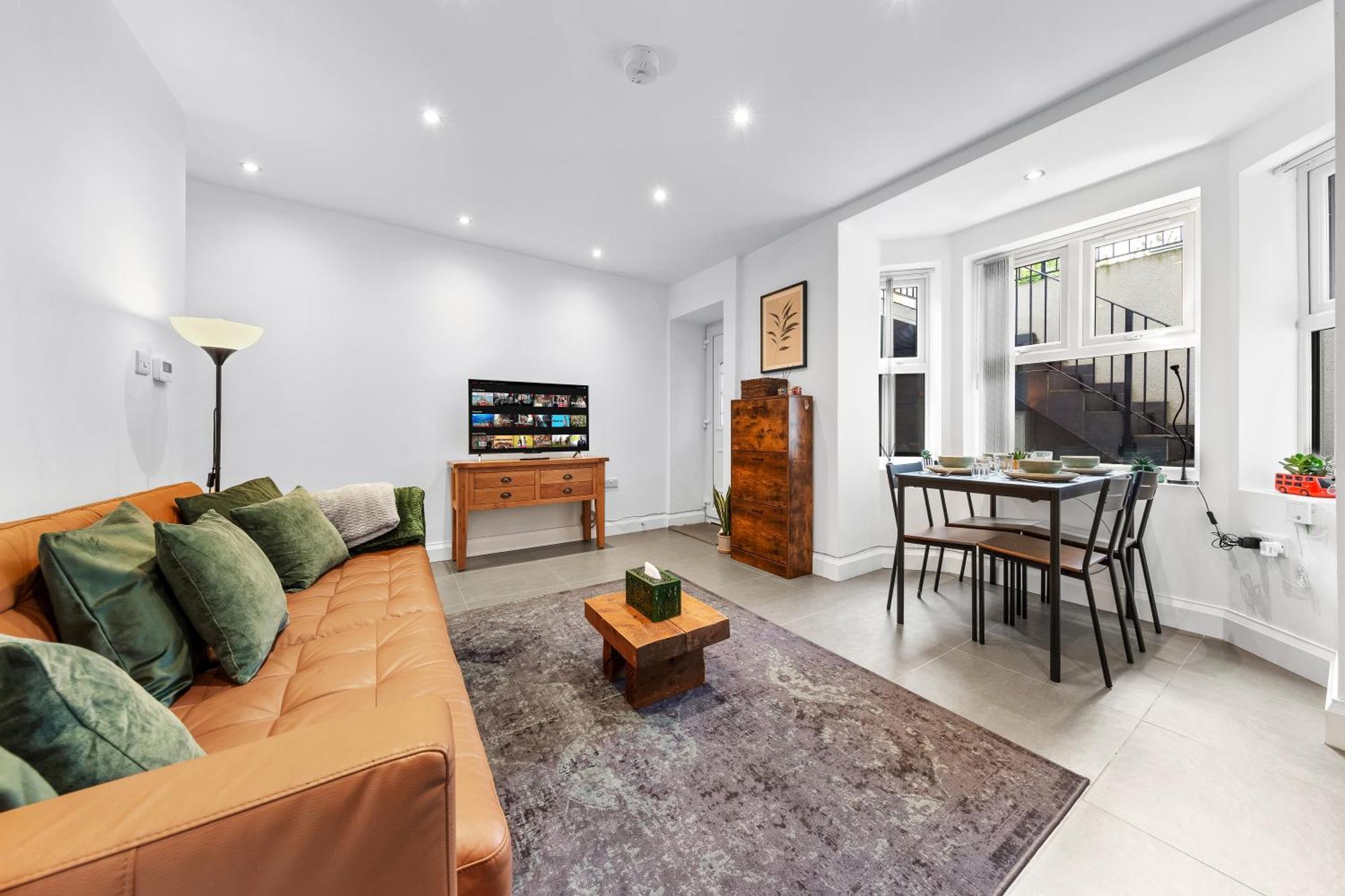 Modern Basement Stoke Newington London, Close To Transport London